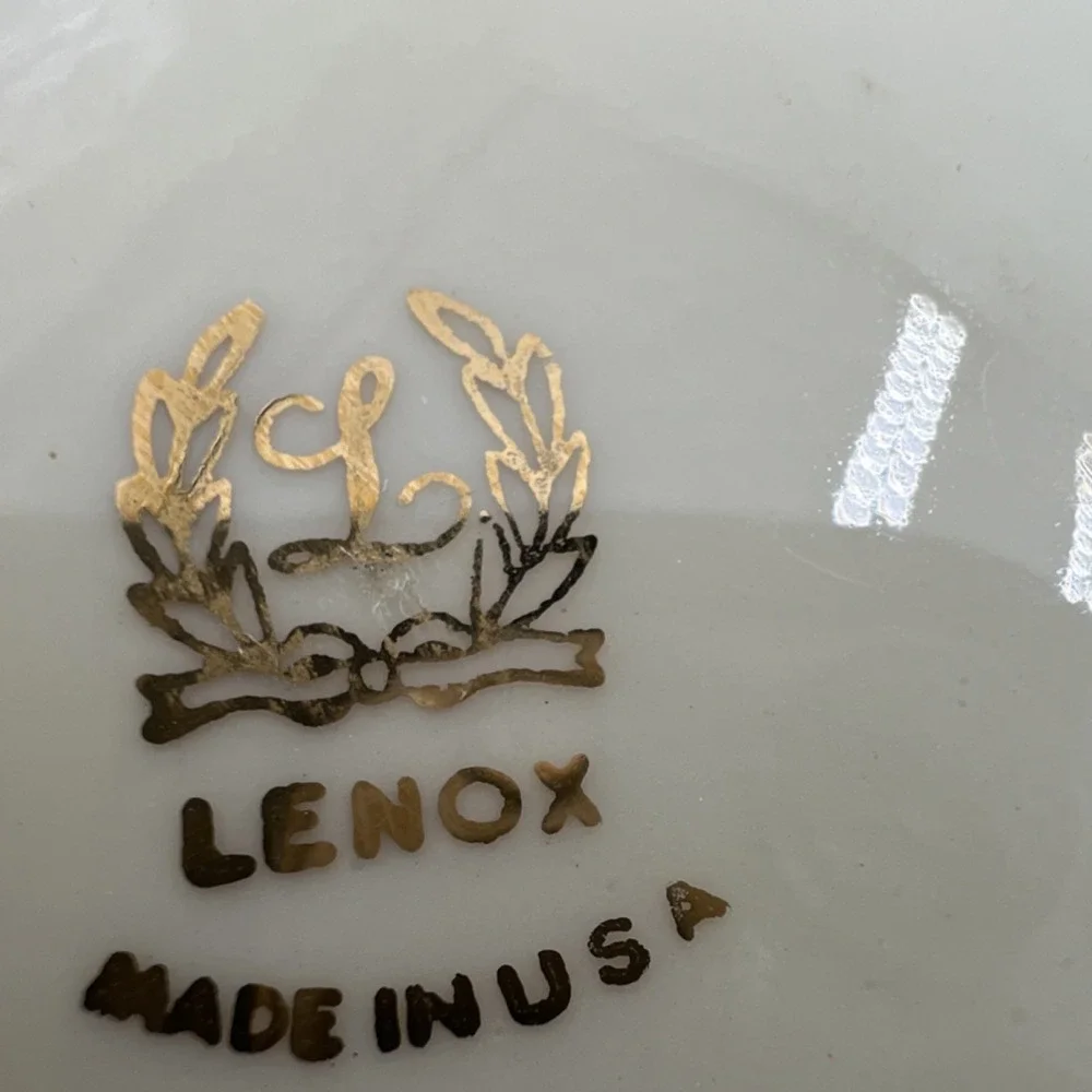 Lenox Porcelain Decorative Beige Glossy Vase North American Printed Backstamp